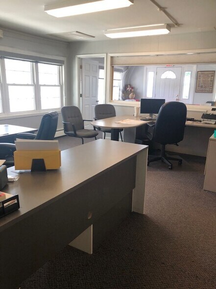 More Photos Of 1 Plumbridge Dr, Levittown Office Residential For Sale