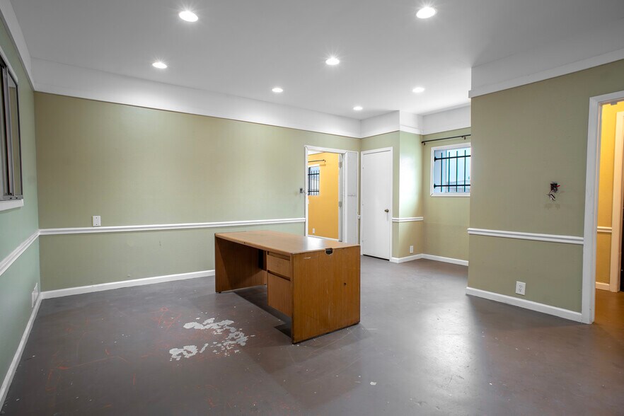 More Photos Of 910 Brenda St, Houston Warehouse For Sale