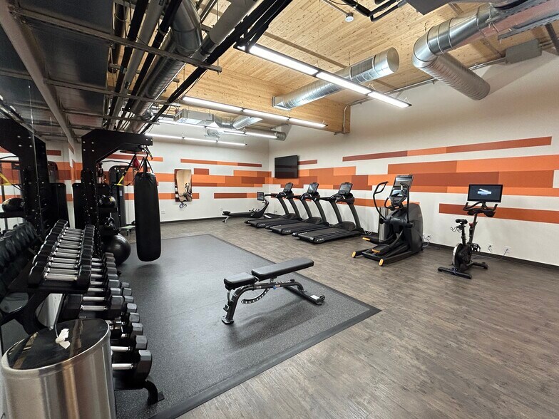 More Photos Of 90 Arboretum Dr, Newington Office For Lease