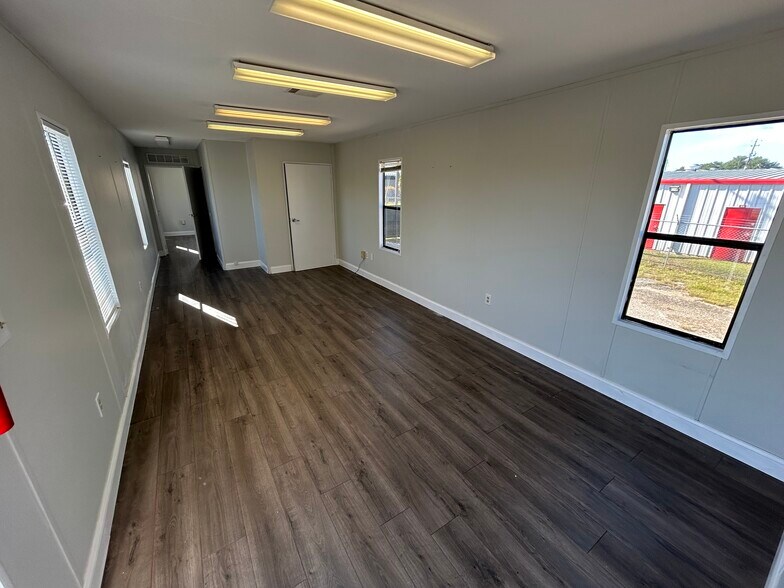 More Photos Of 721 Lakeside Dr, Mobile Land For Lease