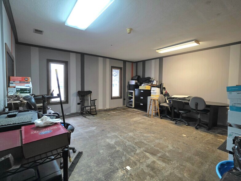 More Photos Of 14440 W Edison Dr, New Lenox Manufacturing For Sale