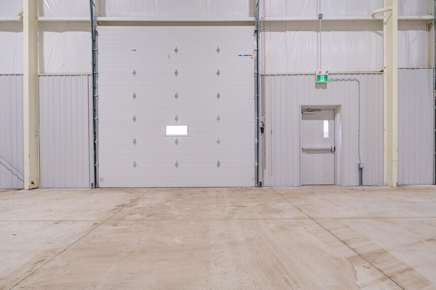 More Photos Of 71 Folsetter Dr, Paris Industrial For Lease