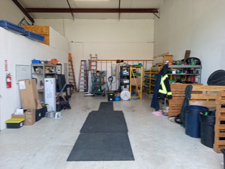 More Photos Of 1725 Kingwood St, Florence Warehouse For Lease