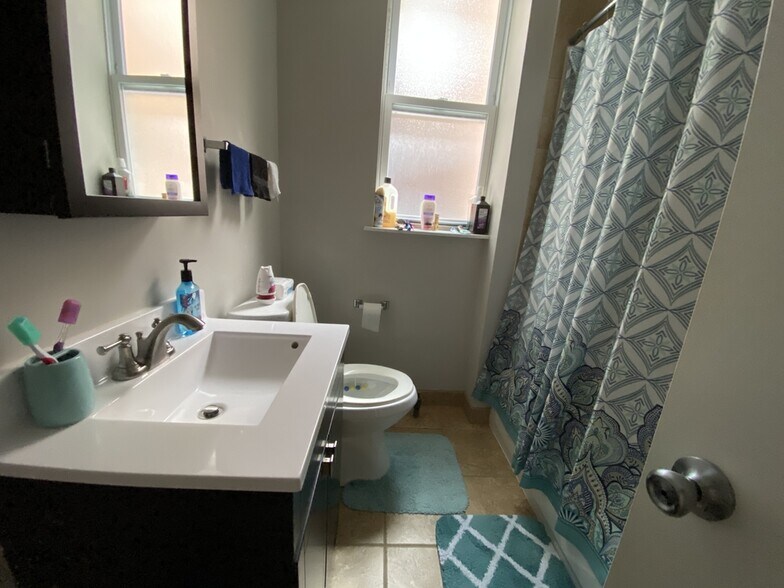 More Photos Of 7600 S Phillips Ave, Chicago Apartments For Sale