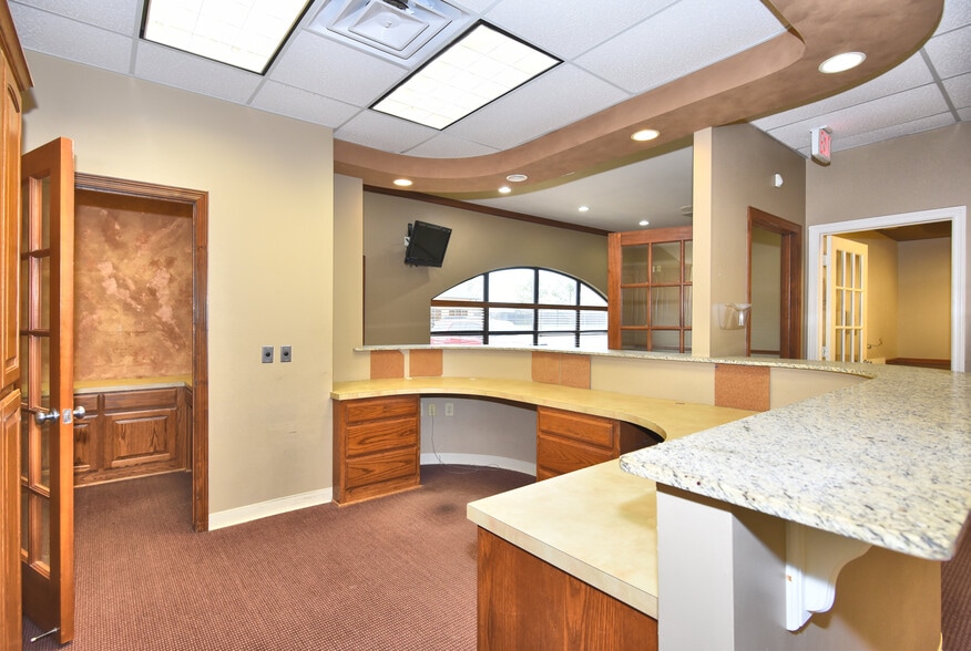 More Photos Of 4404-4416 W Houston St, Broken Arrow Medical For Sale