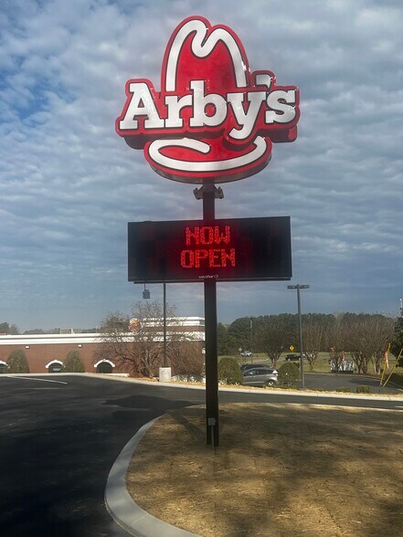 More Photos Of 1220 Perimeter SE Dr, Cleveland Fast Food For Sale