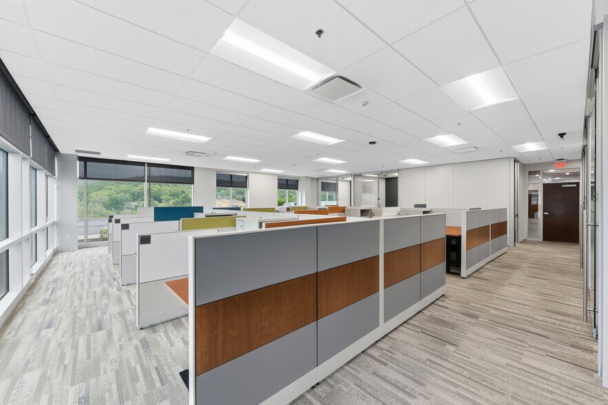 More Photos Of 423 Fortress Blvd, Morgantown Office For Sale