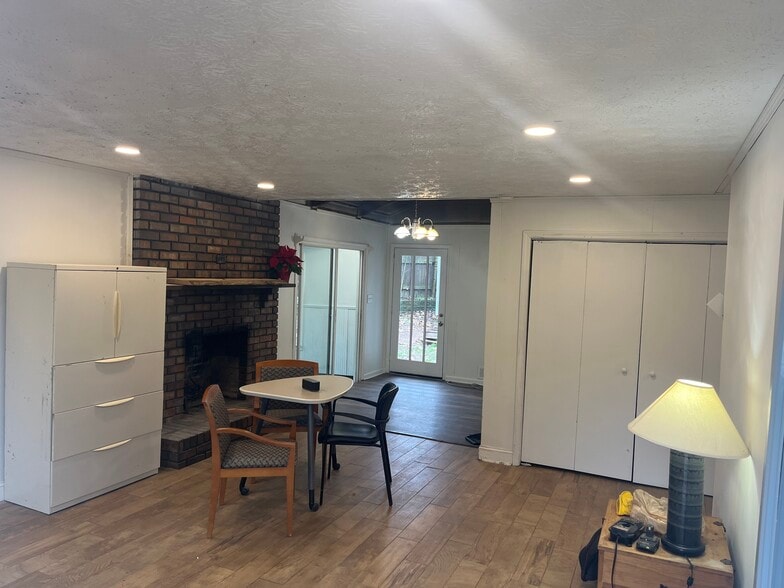 More Photos Of 2230 Palm St, Canton Freestanding For Sale