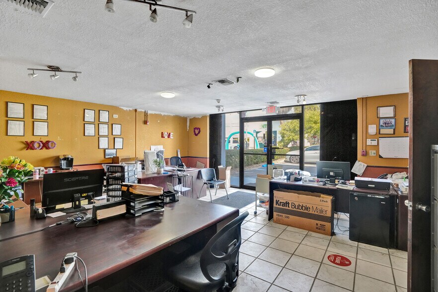 More Photos Of 2360 W 76th St, Hialeah Manufacturing For Sale