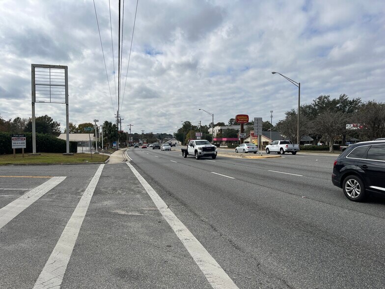 More Photos Of 569 Blanding Blvd, Orange Park Freestanding For Sale