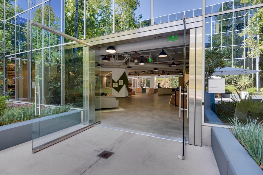 More Photos Of 345 N Maple Dr, Beverly Hills Office For Lease