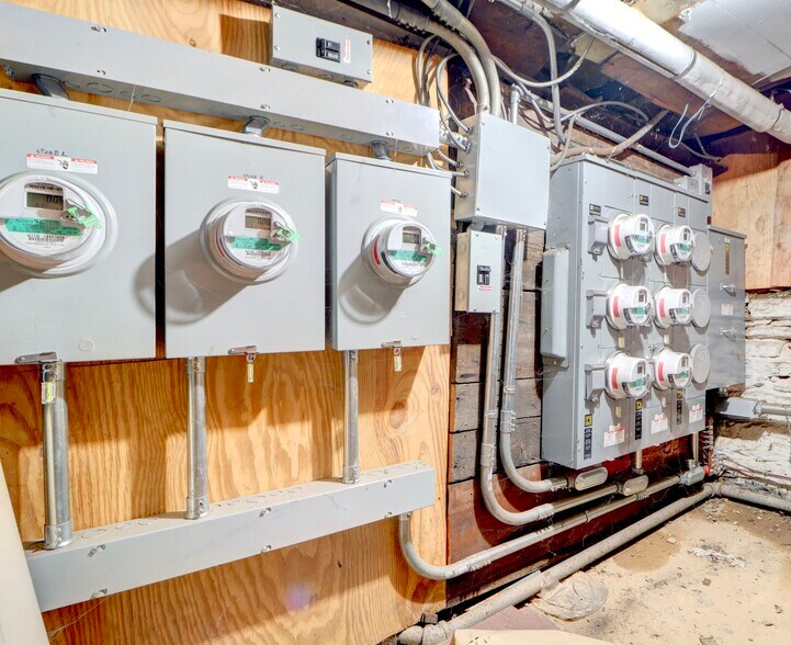 More Photos Of 159 Nassau Ave, Brooklyn Apartments For Lease