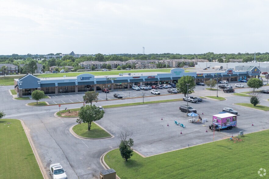 More Photos Of 6406-6450 S Elm Pl, Broken Arrow Storefront For Lease