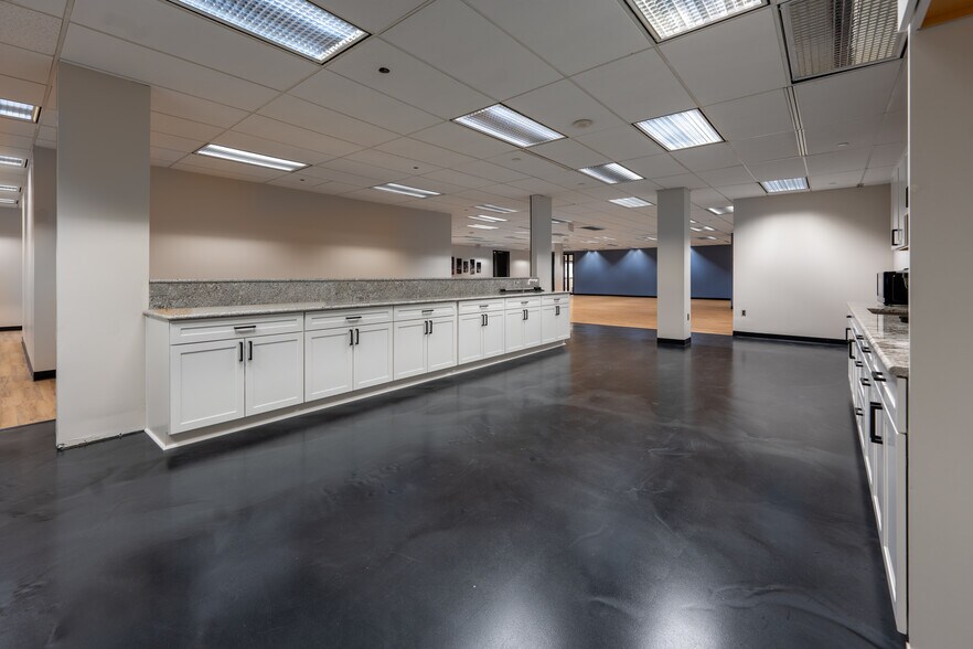 More Photos Of 901 Tower Dr, Troy Coworking Space