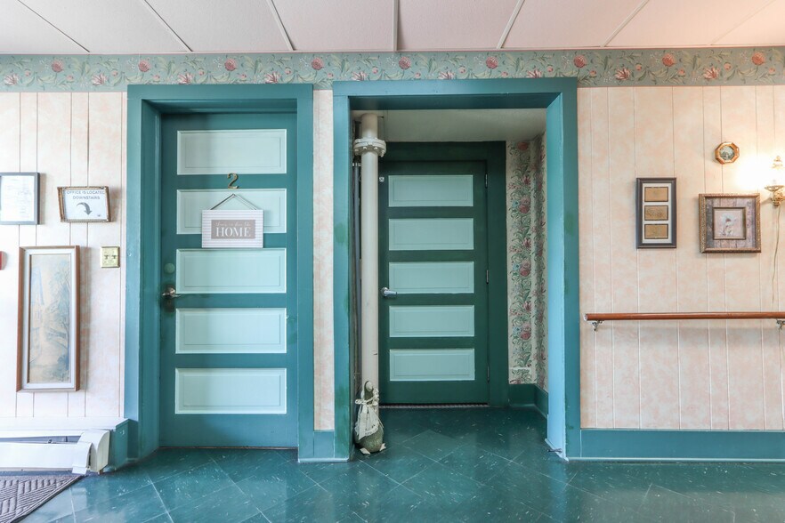 More Photos Of 109 W Lake St, Waupaca Healthcare For Sale