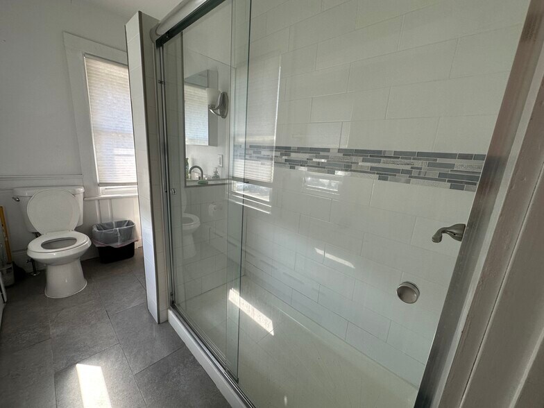 More Photos Of 70 Arch St, Greenwich General Retail For Sale