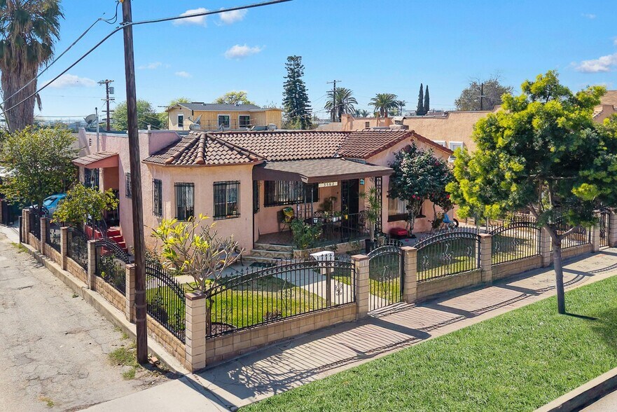 More Photos Of 3560 Siskiyou St, Los Angeles Apartments For Sale