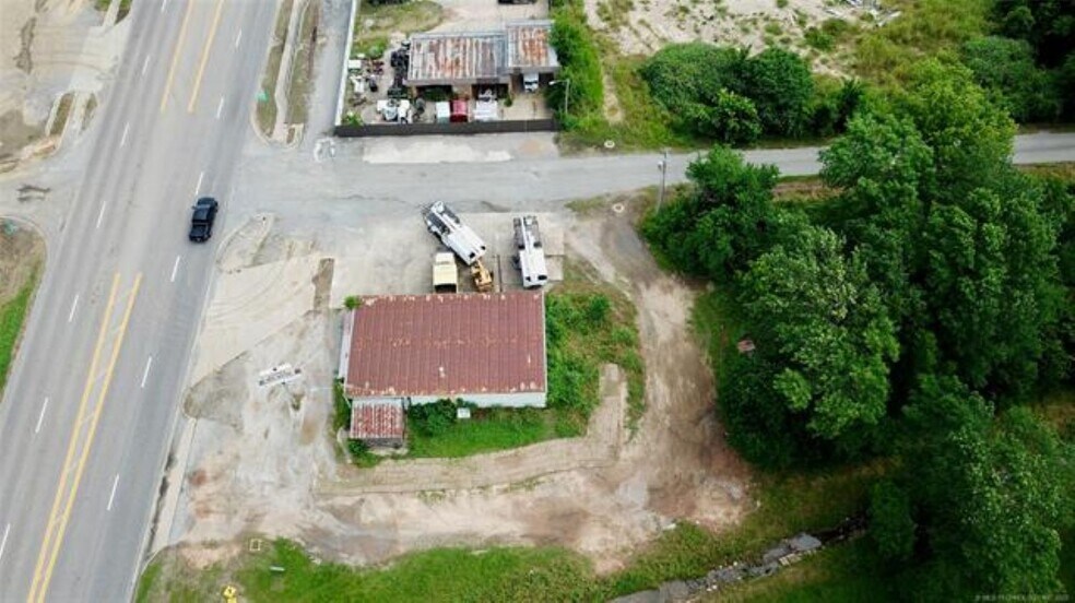 More Photos Of 909 S Garfield Ave, Kiowa Convenience Store For Sale