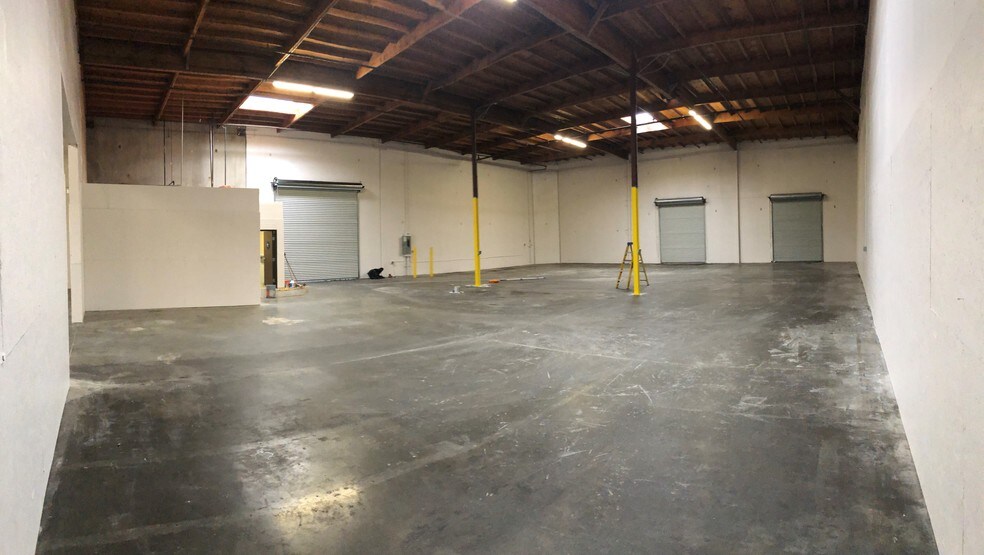 More Photos Of 8425 Rovana Cir, Sacramento Warehouse For Lease