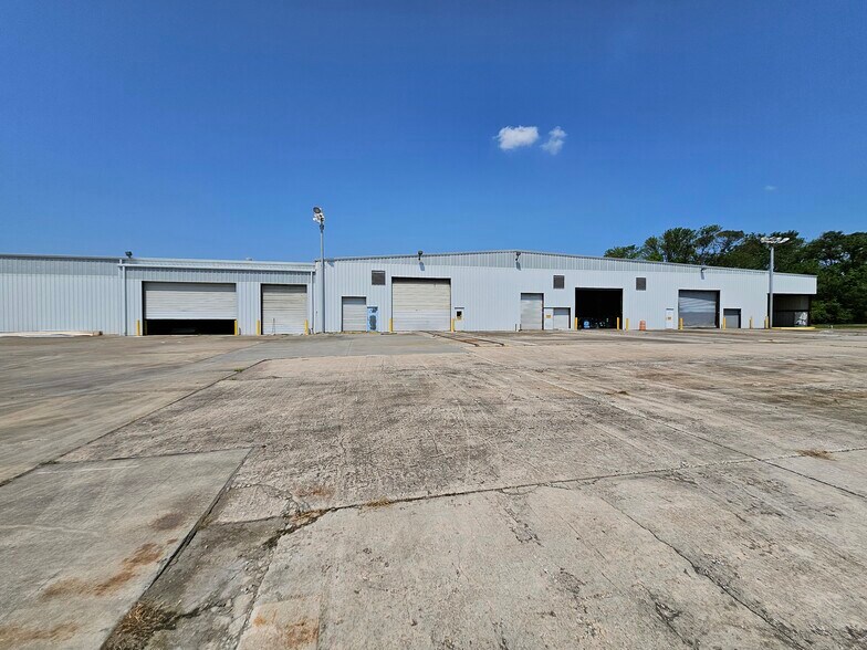 More Photos Of 14730 Yarberry St, Houston Unknown For Lease