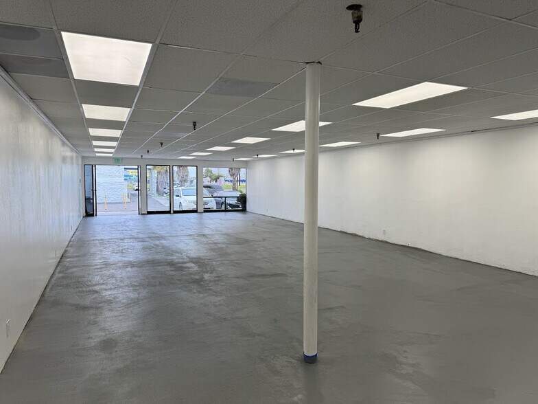 More Photos Of 6904 Miramar Rd, San Diego Storefront For Lease