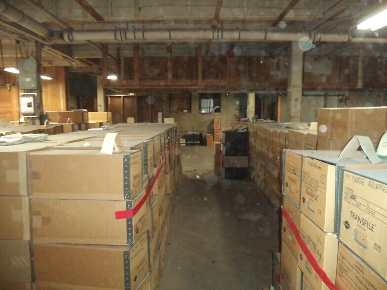 More Photos Of 121 Valley St, Manchester Showroom For Sale