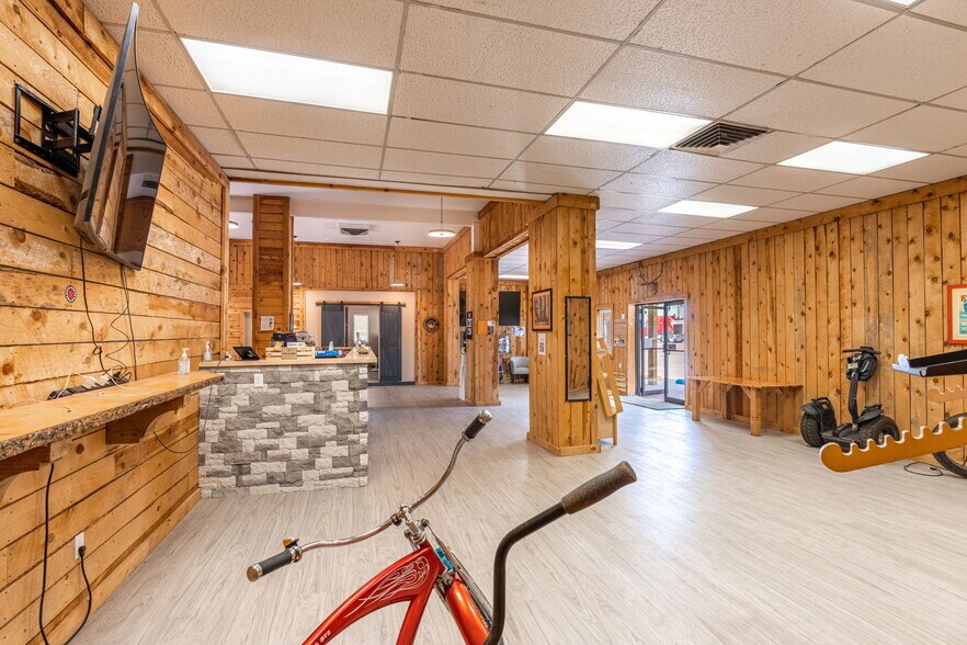 More Photos Of 402 W Royal Gorge Blvd, Canon City Freestanding For Sale