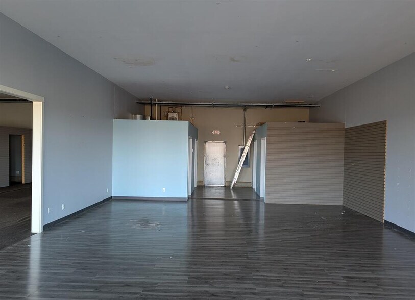 More Photos Of 208-216 N Main St, Creve Coeur Freestanding For Lease
