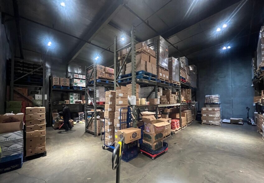 More Photos Of 7005 Tujunga Ave, North Hollywood Warehouse For Lease