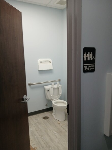 More Photos Of 4138 N Broadway St, Chicago Healthcare For Lease