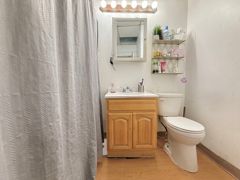 More Photos Of 615 Summit Ave, Union City Apartments For Sale