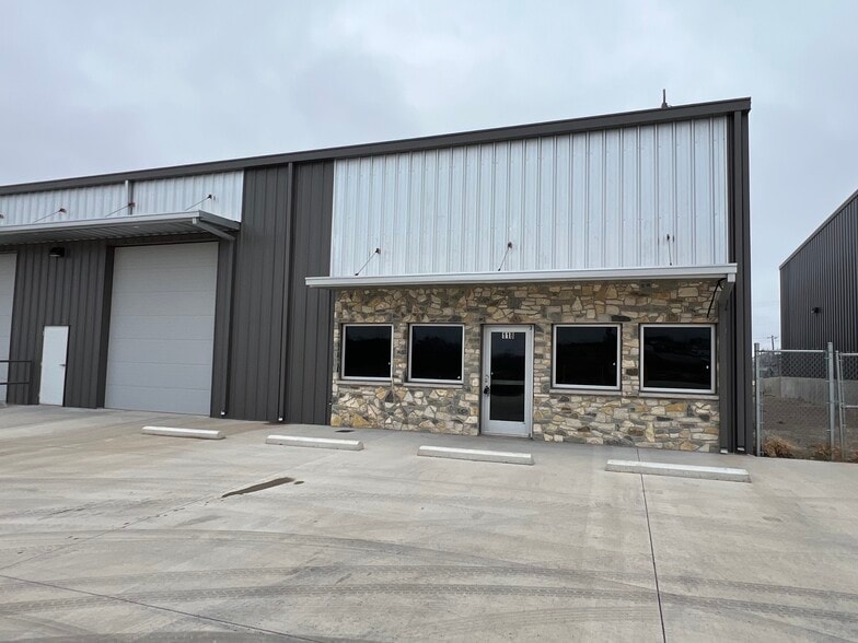 More Photos Of 120 Old Agnes Rd, Weatherford Flex For Lease