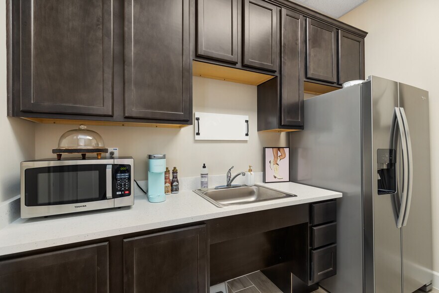 More Photos Of 8118 Fry Rd, Cypress Office For Lease