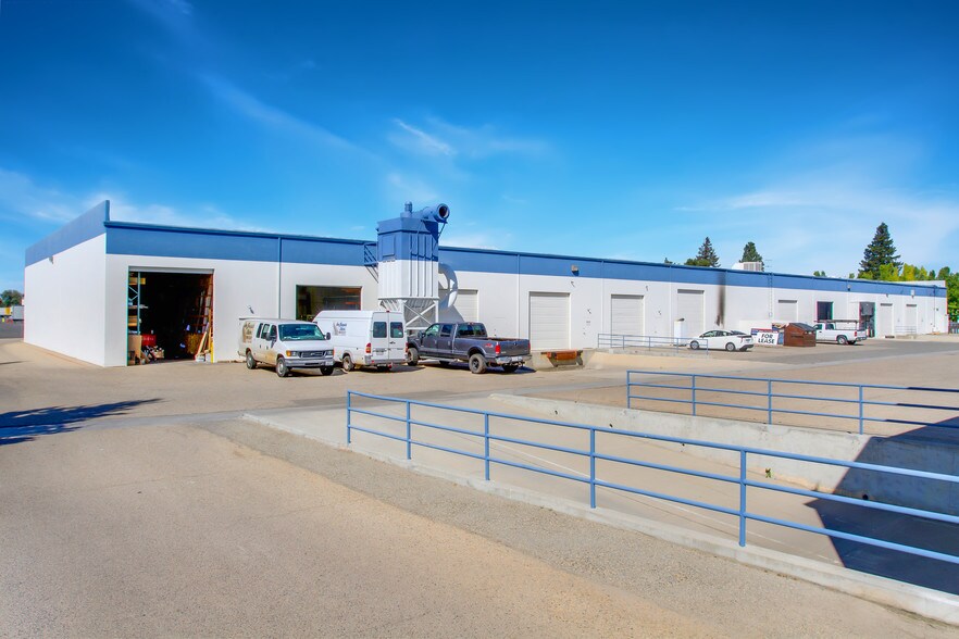 More Photos Of 2998 S Angus Ave, Fresno Service For Lease