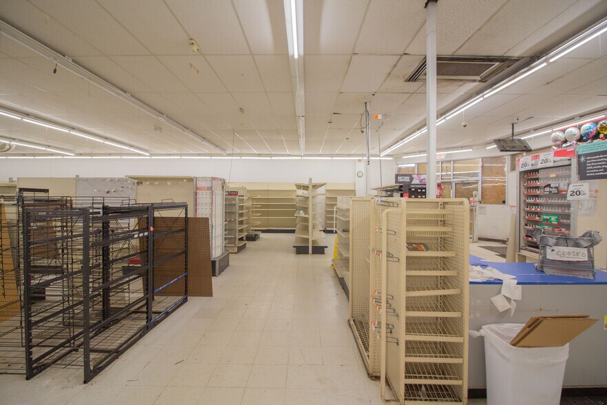 More Photos Of 1710 S Westnedge Ave, Kalamazoo Freestanding For Lease