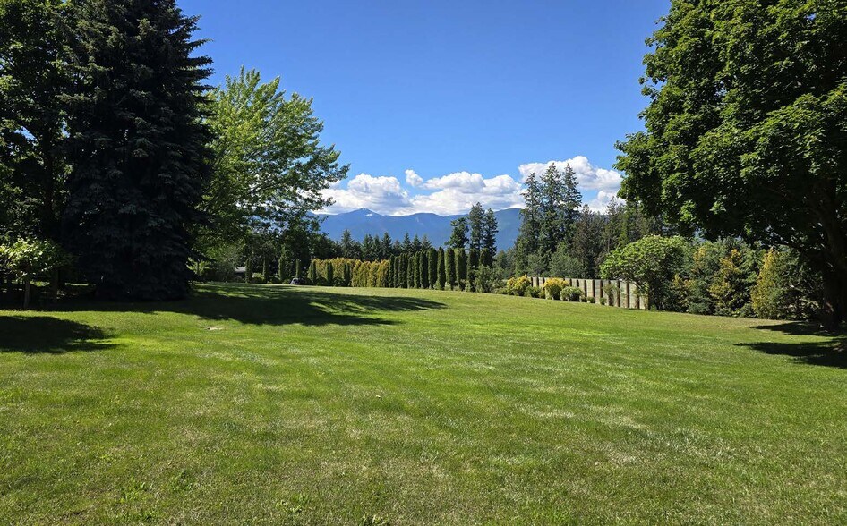 More Photos Of 1409 Erickson St, Creston Trailer Camper Park For Sale
