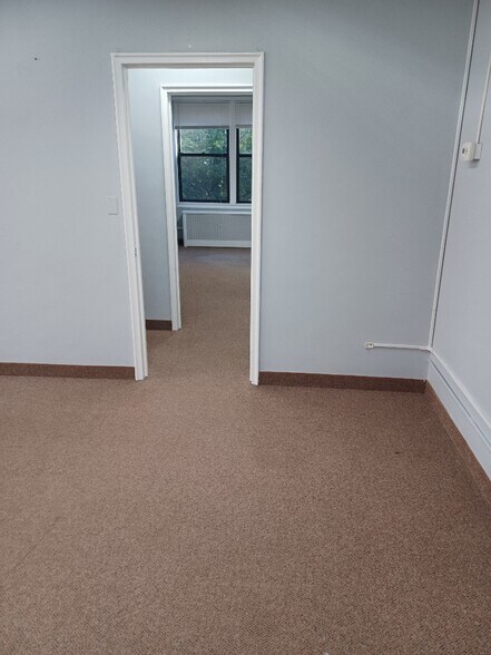 More Photos Of 11655 Queens Blvd, Forest Hills Office For Lease