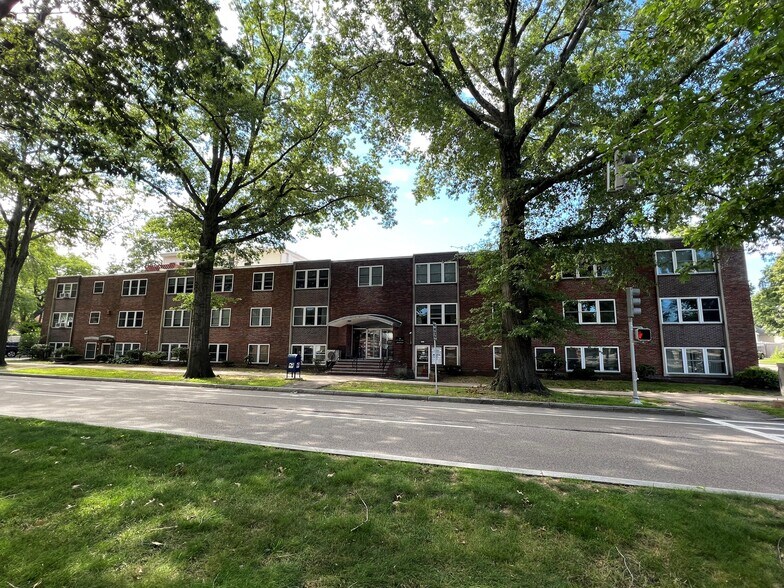 Primary Photo Of 530-540 VFW Pky, West Roxbury Apartments For Lease