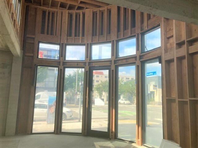 More Photos Of 700 E Broadway, Long Beach Restaurant For Sale