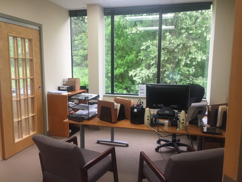More Photos Of 33 Rock Hill Rd, Bala Cynwyd Office For Lease