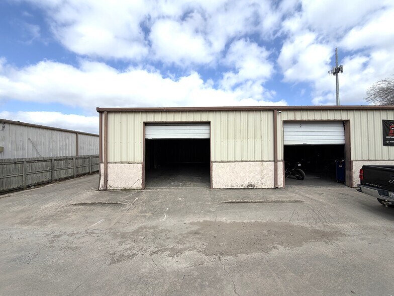 More Photos Of 6627 Topper Rdg, San Antonio Warehouse For Lease