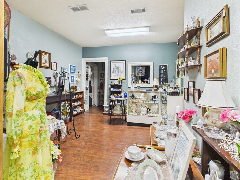 More Photos Of 619 Blondeau St, Keokuk Office For Sale