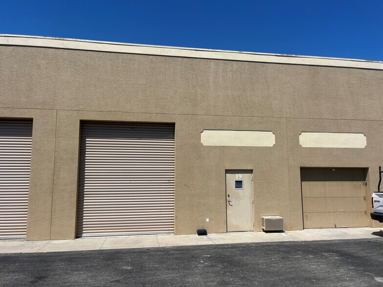 Primary Photo Of 1040 Collier Center Way, Naples Showroom For Lease