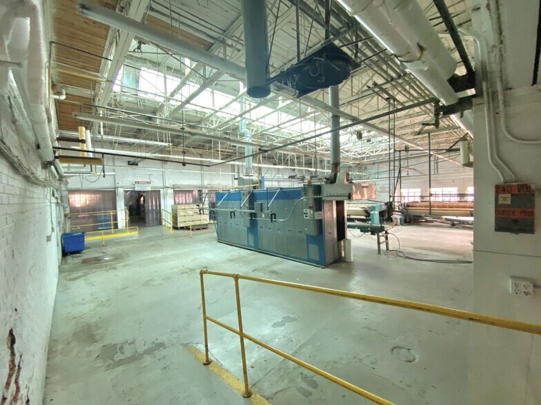 More Photos Of 426 W 4th St, London Warehouse For Sale