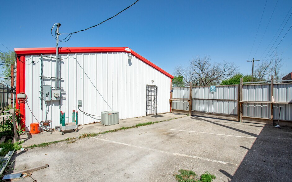 More Photos Of 6555 Navigation Blvd, Houston Warehouse For Lease