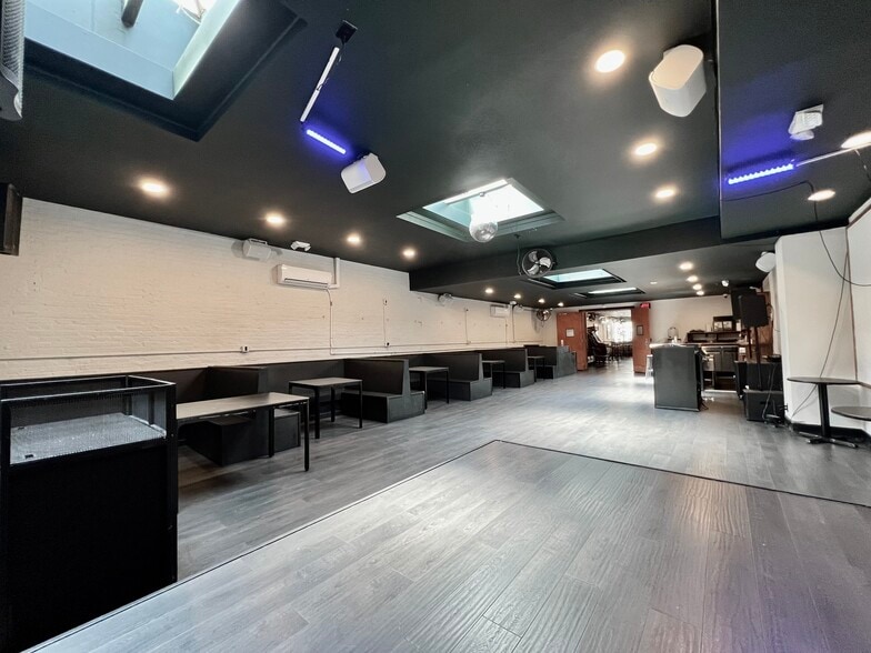 More Photos Of 66 Greenpoint Ave, Brooklyn Storefront Retail Office For Lease