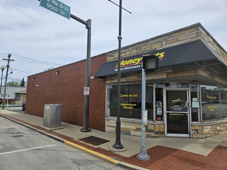More Photos Of 5168-5172 W 95th St, Oak Lawn Storefront For Sale