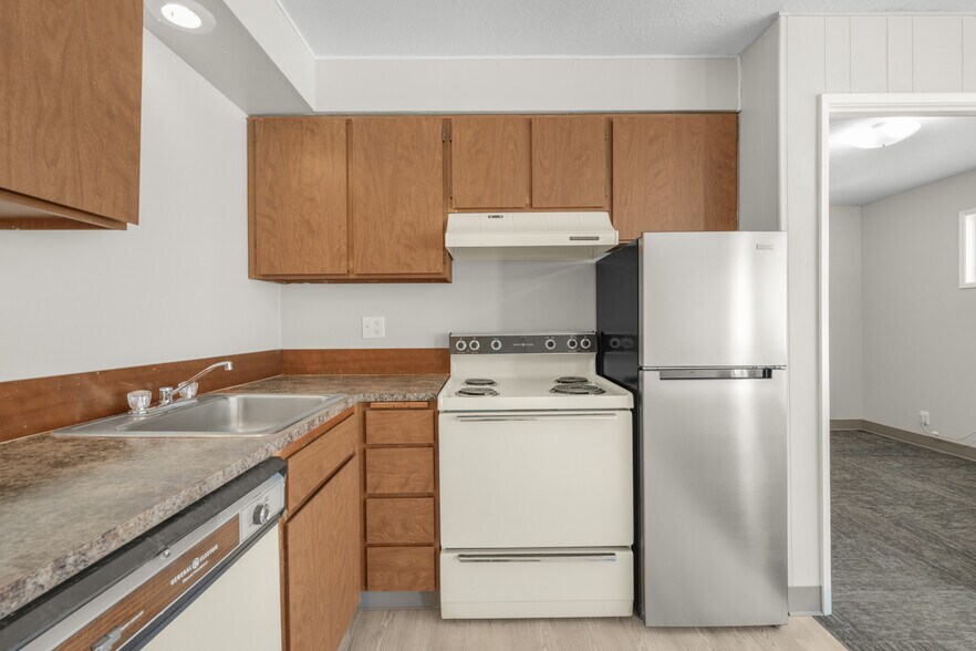 More Photos Of 118 Engle Ave, Molalla Storefront For Sale