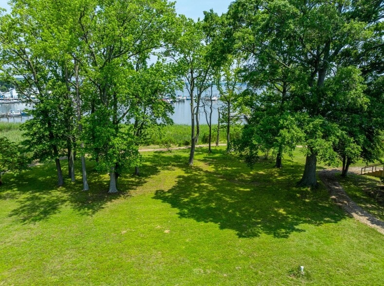 More Photos Of 1052 Old Turkey Point Rd, Edgewater Marina For Sale