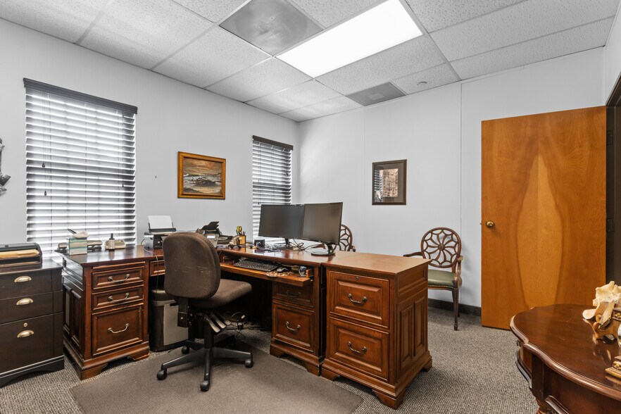 More Photos Of 17734 Preston Rd, Dallas Office For Sale